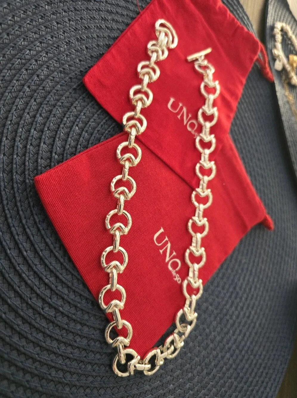 UNO de 50 Silver Link Necklace on Red Pouch - Picture 2 of 2
